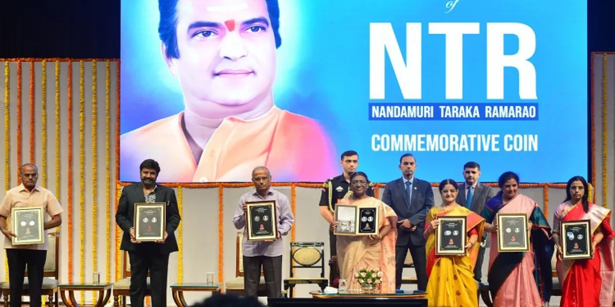 NTR  Birth Anniversary: राष्‍ट्रपति द्रौपदी मुर्मु ने एन.टी. रामा राव की जन्‍म शताब्‍दी पर स्‍मारक सिक्‍का जारी किया