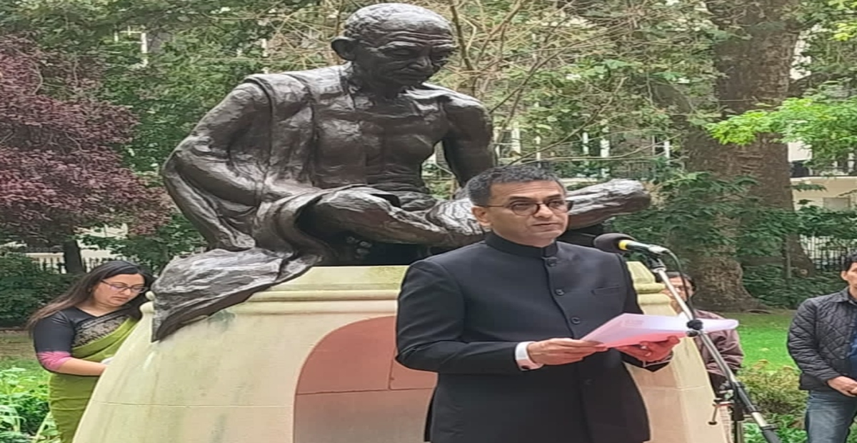 Mahatma Gandhi दुनिया में सत्य और अहिंसा के पर्याय- CJI Chandrachud