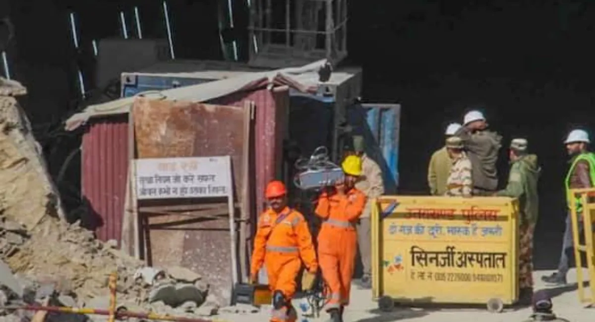 Uttarkashi Tunnel Rescue: सुरंग में फंसे मजदूरों को बाहर निकालने के लिए इन 4 योजनाओं पर हो रहा विचार