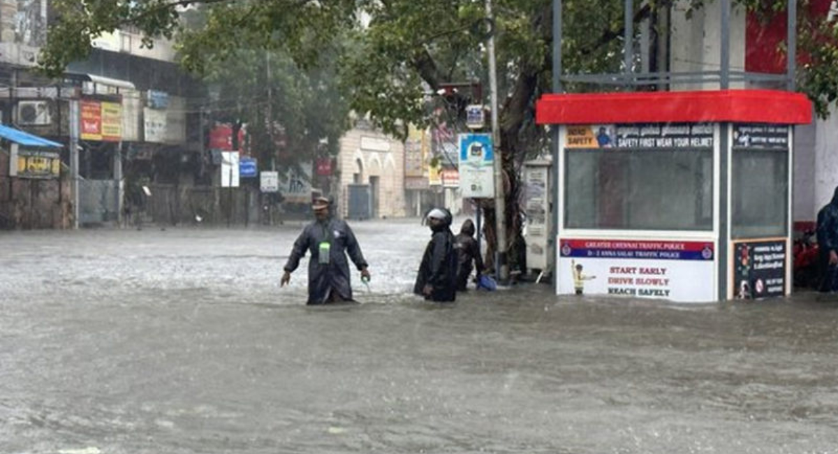 Cyclone Michaung: तूफान के असर से तमिलनाडु में मची बाढ़ की तबाही, IMD ने जारी किया 8 जिलों में रेड अलर्ट