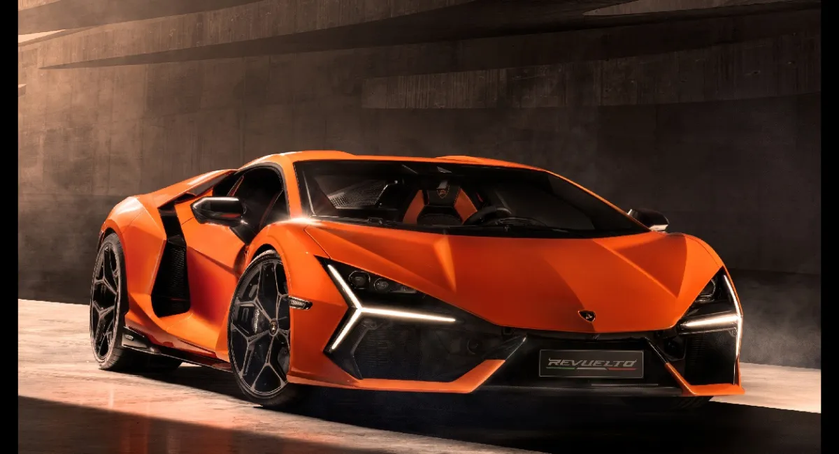 Lamborghini Revuelto Launch: लॉन्च हुई नई स्पोर्ट्स कार