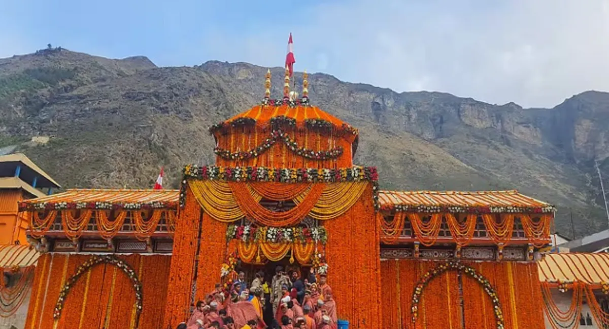 Shri Badrinath Dham के कपाट छह माह बाद श्रद्धालुओं के लिए खुले